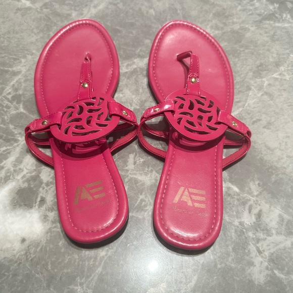 American Eagle Sandals Womens 8 Thong Flip Flop Flat Open Toe Pink Faux Leather - Picture 4 of 5